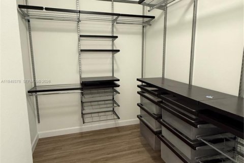 Снять в аренду таунхаус в Дорал, Флорида 3 спальни, 186.55м2, № 2006920 - фото 23