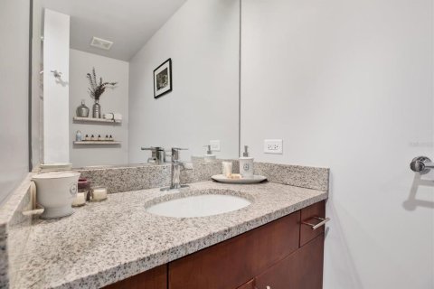 Condo in Tampa, Florida, 2 bedrooms  № 1518281 - photo 19