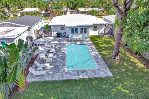 House in Fort Lauderdale, Florida 3 bedrooms, 124.3 sq.m. № 2012054