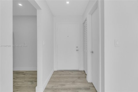 Снять в аренду кондоминиум в Майами-Бич, Флорида 1 спальня, 56.58м2, № 2004793 - фото 17