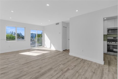 Снять в аренду кондоминиум в Майами-Бич, Флорида 1 спальня, 56.58м2, № 2004793 - фото 8