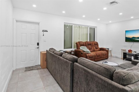 Casa en venta en Hollywood, Florida, 3 dormitorios, 168.62 m2 № 1599092 - foto 7