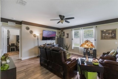 House in Davenport, Florida 5 bedrooms, 273.6 sq.m. № 1865927 - photo 5