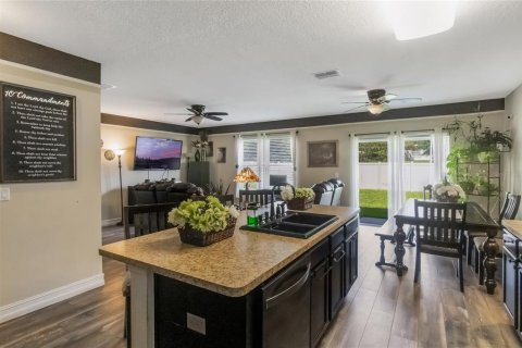 House in Davenport, Florida 5 bedrooms, 273.6 sq.m. № 1865927 - photo 12