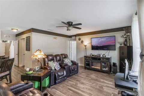 House in Davenport, Florida 5 bedrooms, 273.6 sq.m. № 1865927 - photo 4