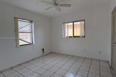 Condo in Hialeah, Florida, 2 bedrooms  № 1935785 - photo 5