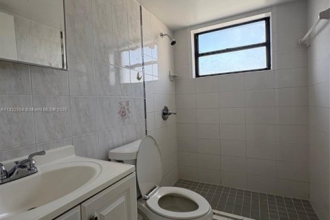Condo in Hialeah, Florida, 2 bedrooms  № 1935785 - photo 6