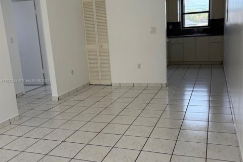 Condo in Hialeah, Florida, 2 bedrooms  № 1935785 - photo 3