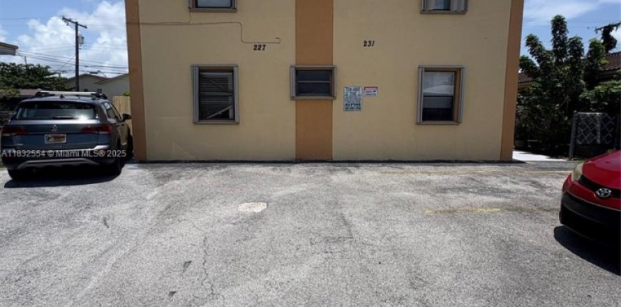 Condo in Hialeah, Florida, 2 bedrooms № 1935785