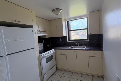 Condo in Hialeah, Florida, 2 bedrooms  № 1935785 - photo 4