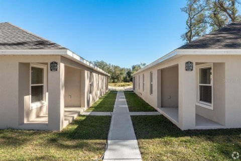 Commercial property in Lakeland, Florida 12 bedrooms, 458.94 sq.m. № 1829442 - photo 1