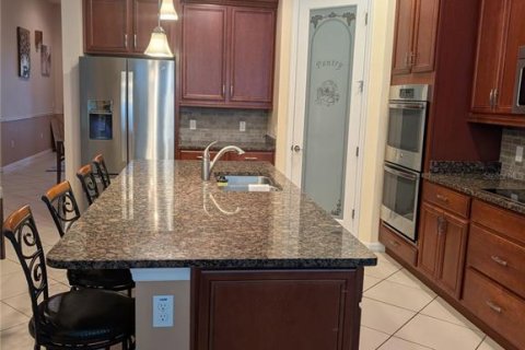 Villa ou maison à vendre à Poinciana, Floride: 4 chambres, 216.09 m2 № 2313481 - photo 10