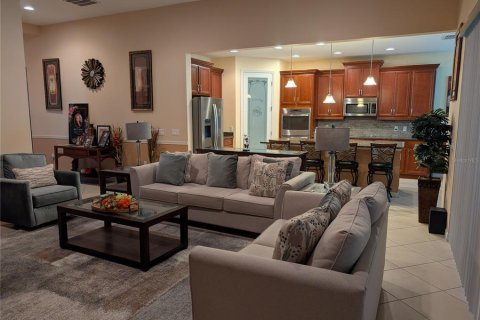 Villa ou maison à vendre à Poinciana, Floride: 4 chambres, 216.09 m2 № 2313481 - photo 6