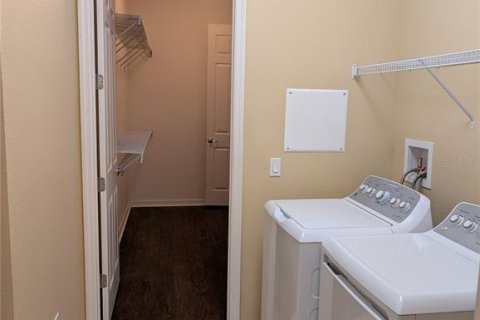 Villa ou maison à vendre à Poinciana, Floride: 4 chambres, 216.09 m2 № 2313481 - photo 25
