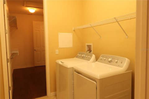Villa ou maison à vendre à Poinciana, Floride: 4 chambres, 216.09 m2 № 2313481 - photo 24