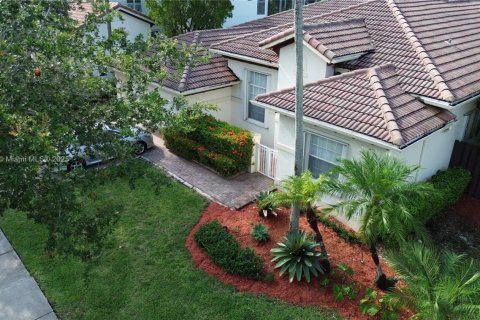 Casa en alquiler en Doral, Florida, 4 dormitorios, 220.74 m2 № 1936414 - foto 2
