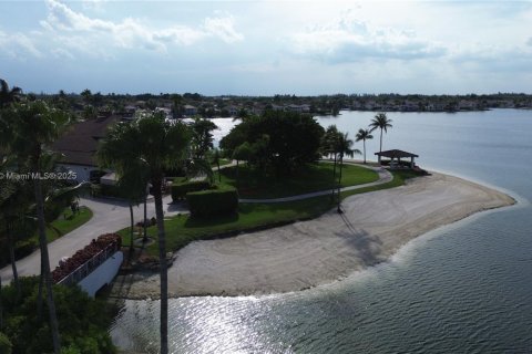 Casa en alquiler en Doral, Florida, 4 dormitorios, 220.74 m2 № 1936414 - foto 29