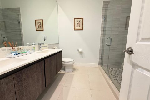 Casa en alquiler en Doral, Florida, 4 dormitorios, 220.74 m2 № 1936414 - foto 19