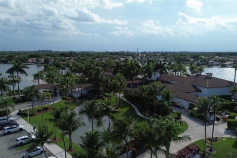 Casa en alquiler en Doral, Florida, 4 dormitorios, 220.74 m2 № 1936414 - foto 26