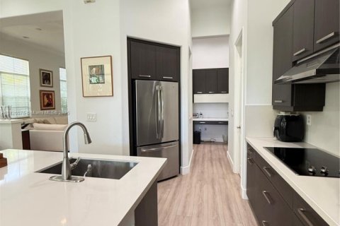 Casa en alquiler en Doral, Florida, 4 dormitorios, 220.74 m2 № 1936414 - foto 10