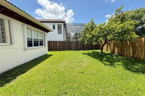 Casa en alquiler en Doral, Florida, 4 dormitorios, 220.74 m2 № 1936414 - foto 24