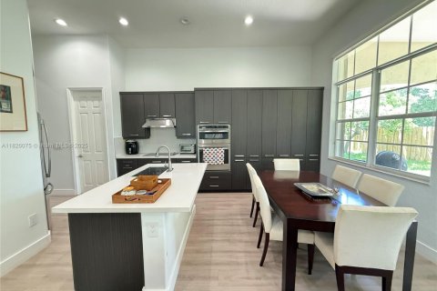 Casa en alquiler en Doral, Florida, 4 dormitorios, 220.74 m2 № 1936414 - foto 8