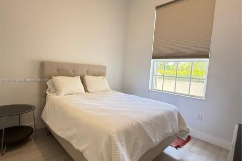 Casa en alquiler en Doral, Florida, 4 dormitorios, 220.74 m2 № 1936414 - foto 22