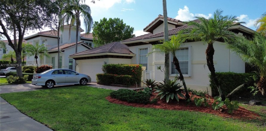 Casa en Doral, Florida 4 dormitorios, 220.74 m2 № 1936414