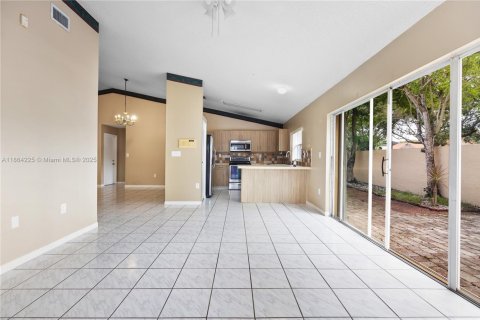 Villa ou maison à louer à Hialeah, Floride: 3 chambres, 163.14 m2 № 1920374 - photo 7