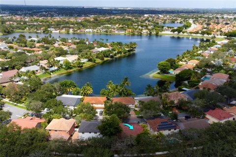 Villa ou maison à louer à Hialeah, Floride: 3 chambres, 163.14 m2 № 1920374 - photo 3