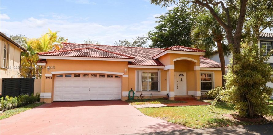 Villa ou maison à Hialeah, Floride 3 chambres, 163.14 m2 № 1920374