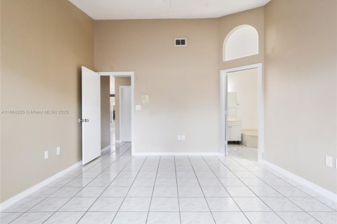 Villa ou maison à louer à Hialeah, Floride: 3 chambres, 163.14 m2 № 1920374 - photo 9