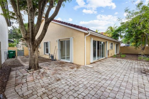 Villa ou maison à louer à Hialeah, Floride: 3 chambres, 163.14 m2 № 1920374 - photo 14