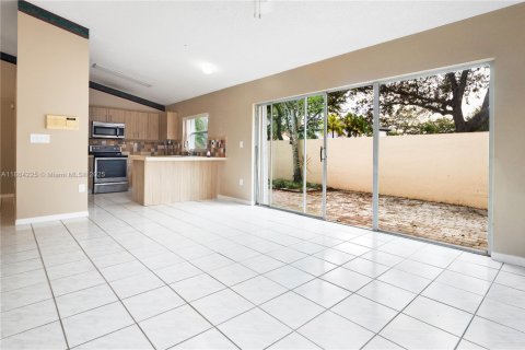 Villa ou maison à louer à Hialeah, Floride: 3 chambres, 163.14 m2 № 1920374 - photo 8