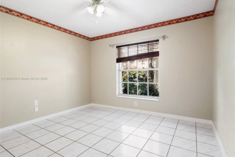 Villa ou maison à louer à Hialeah, Floride: 3 chambres, 163.14 m2 № 1920374 - photo 12