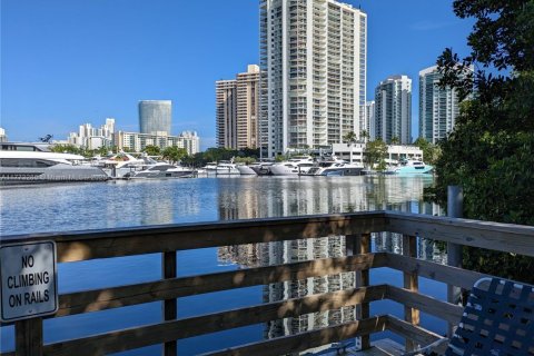 Copropriété à vendre à Aventura, Floride: 2 chambres, 109.62 m2 № 1958762 - photo 14