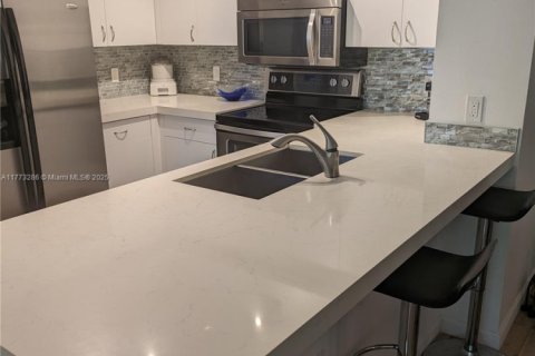 Copropriété à vendre à Aventura, Floride: 2 chambres, 109.62 m2 № 1958762 - photo 1