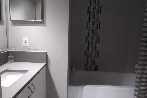 Copropriété à vendre à Aventura, Floride: 2 chambres, 109.62 m2 № 1958762 - photo 11