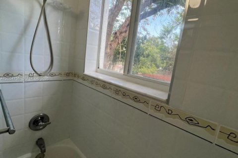 Condo in Miami, Florida, 2 bedrooms  № 2186771 - photo 28