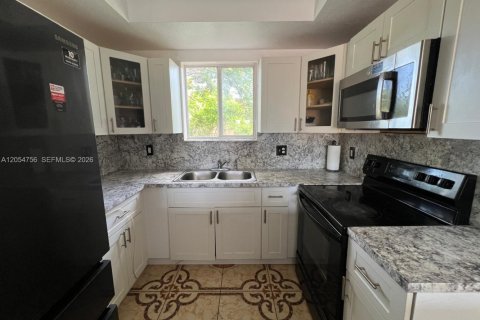 Condo in Miami, Florida, 2 bedrooms  № 2186771 - photo 12