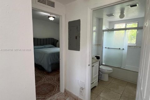 Condo in Miami, Florida, 2 bedrooms  № 2186771 - photo 23