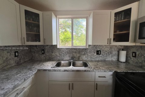 Condo in Miami, Florida, 2 bedrooms  № 2186771 - photo 16