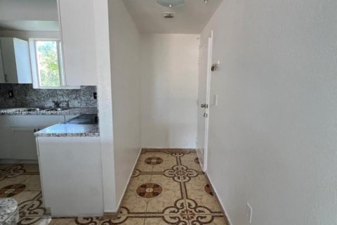 Condo in Miami, Florida, 2 bedrooms  № 2186771 - photo 19