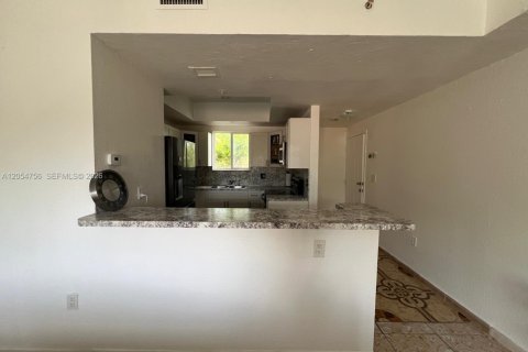 Condo in Miami, Florida, 2 bedrooms  № 2186771 - photo 8