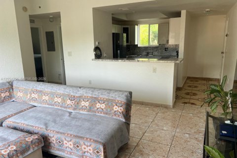 Condo in Miami, Florida, 2 bedrooms  № 2186771 - photo 7