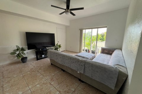 Condo in Miami, Florida, 2 bedrooms  № 2186771 - photo 2