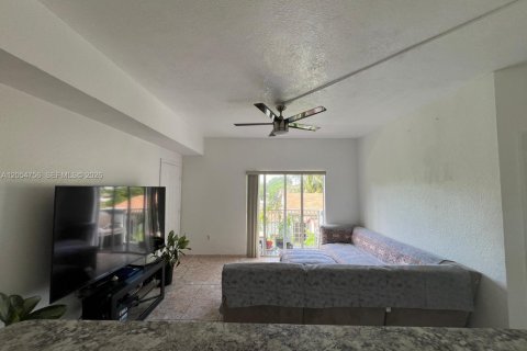 Condo in Miami, Florida, 2 bedrooms  № 2186771 - photo 4
