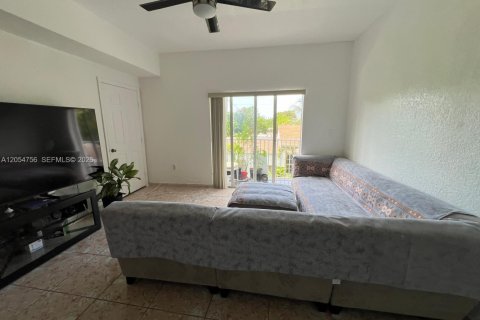 Condo in Miami, Florida, 2 bedrooms  № 2186771 - photo 3