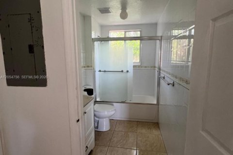 Condo in Miami, Florida, 2 bedrooms  № 2186771 - photo 24