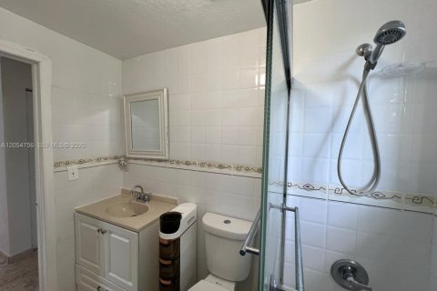 Condo in Miami, Florida, 2 bedrooms  № 2186771 - photo 27